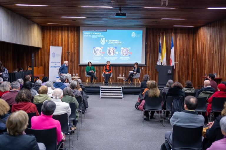 Conferencia sobre el empoderamiento de mujeres mayores en los campus UC.